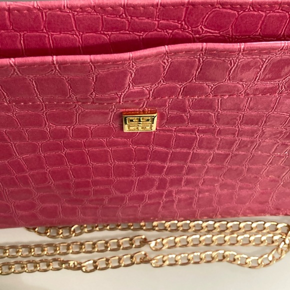 Givenchy Beauty Bag with Detachable Strap - Picture 6 of 7